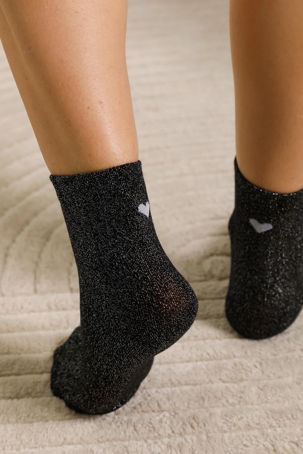 chaussettes à paillettes cœur arrière noir portée