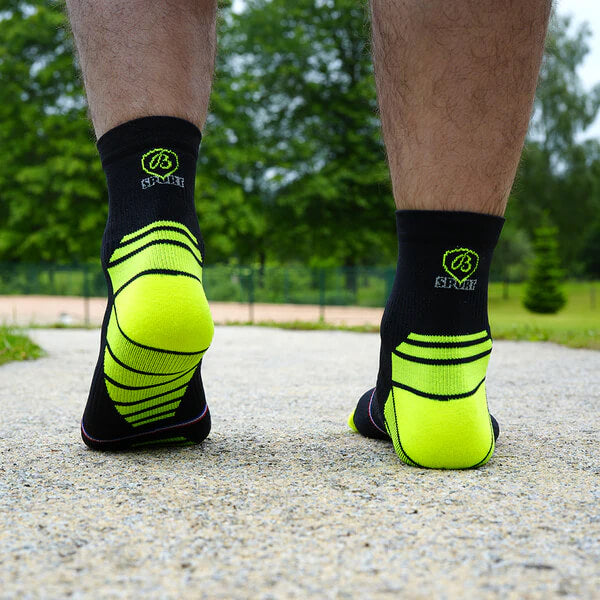 chaussettes running et trail jaune portée